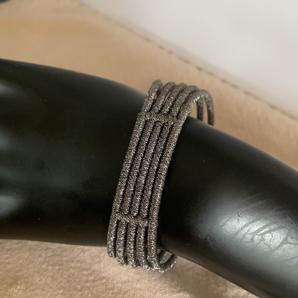 Pearl bangle bracelet - Picture 6 of 8